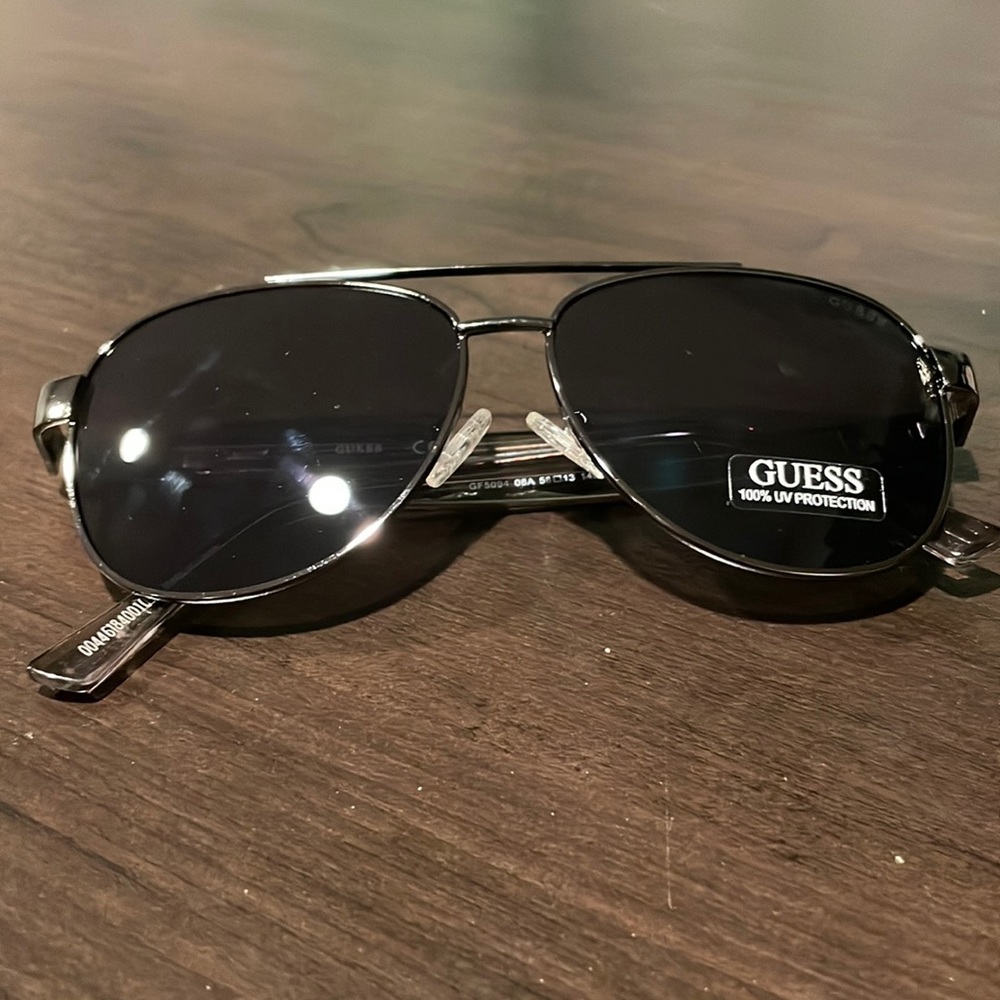Guess aviator sunglasses NWOT